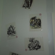 至る所に貼ってあります