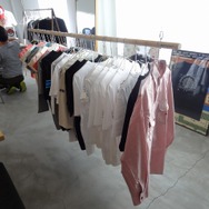 気に入ったTシャツがあれば即買いも!