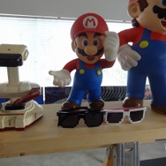 マリオフィギュアとファミリーコンピュータ ロボット