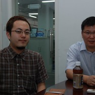 青木信幸氏(左)と徐一旻氏(右)