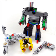 レゴブロックで作られた“NINTENDO64”本体が完全変形! ロボットにトランスフォーム