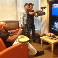 FOX SPORTS社内で行われた「対戦」の模様(タイソン氏のtwitterより)