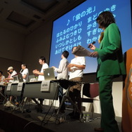 最後は全員で「蛍の光」を斉唱