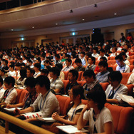 会場は朝からほぼ満席となった