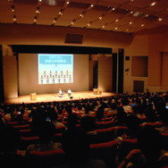 会場は朝からほぼ満席となった