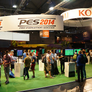 GC 13: コナミ『Castlevania: Lords of Shadow 2』ブースは棺桶に横たわってゲームをプレイ！