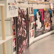 開催会場が追加!「ダンガンロンパ The Animation展 ~希望ヶ峰学園 体験入学~in東京アニメセンター」をフォトレポート ― 学級裁判のセットや原画・資料が展示