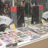 開催会場が追加!「ダンガンロンパ The Animation展 ~希望ヶ峰学園 体験入学~in東京アニメセンター」をフォトレポート ― 学級裁判のセットや原画・資料が展示