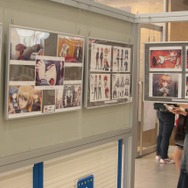 開催会場が追加!「ダンガンロンパ The Animation展 ~希望ヶ峰学園 体験入学~in東京アニメセンター」をフォトレポート ― 学級裁判のセットや原画・資料が展示