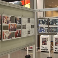 開催会場が追加!「ダンガンロンパ The Animation展 ~希望ヶ峰学園 体験入学~in東京アニメセンター」をフォトレポート ― 学級裁判のセットや原画・資料が展示