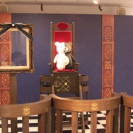 開催会場が追加!「ダンガンロンパ The Animation展 ~希望ヶ峰学園 体験入学~in東京アニメセンター」をフォトレポート ― 学級裁判のセットや原画・資料が展示