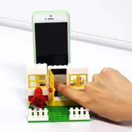 レゴブロックを使ってiPhoneスタンドを作ろう!iPhone5s/5c対応予定のLEGOブロック対応Lightningポートキャップ予約開始