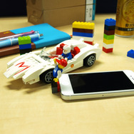 レゴブロックを使ってiPhoneスタンドを作ろう!iPhone5s/5c対応予定のLEGOブロック対応Lightningポートキャップ予約開始