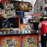 少年も思わずハイタッチ！『モンスターハンター4』発売 － 池袋でも500名以上の行列