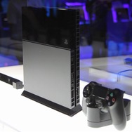 【東京ゲームショウ2013】プレイステーション4の本体と3色のコントローラーをチェック