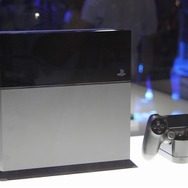【東京ゲームショウ2013】プレイステーション4の本体と3色のコントローラーをチェック