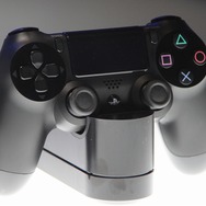 【東京ゲームショウ2013】プレイステーション4の本体と3色のコントローラーをチェック