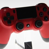 【東京ゲームショウ2013】プレイステーション4の本体と3色のコントローラーをチェック