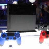 【東京ゲームショウ2013】プレイステーション4の本体と3色のコントローラーをチェック