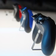 【東京ゲームショウ2013】プレイステーション4の本体と3色のコントローラーをチェック
