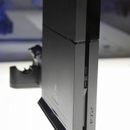 【東京ゲームショウ2013】プレイステーション4の本体と3色のコントローラーをチェック
