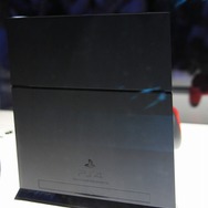 【東京ゲームショウ2013】プレイステーション4の本体と3色のコントローラーをチェック