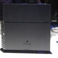 【東京ゲームショウ2013】プレイステーション4の本体と3色のコントローラーをチェック