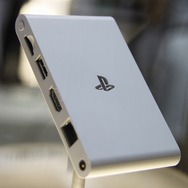 【東京ゲームショウ2013】SONYのロゴが輝く、PS Vita TV本体