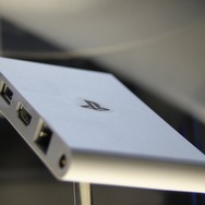【東京ゲームショウ2013】SONYのロゴが輝く、PS Vita TV本体