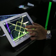 幾何学模様のような美しさが画面で展開される