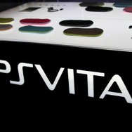 【東京ゲームショウ2013】薄く、そして軽く、ポップに、新型PS Vitaをチェックに