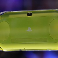 【東京ゲームショウ2013】薄く、そして軽く、ポップに、新型PS Vitaをチェックに