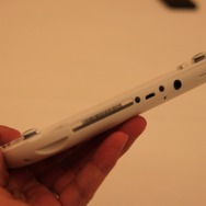 【東京ゲームショウ2013】薄く、そして軽く、ポップに、新型PS Vitaをチェックに