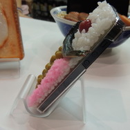 【東京ゲームショウ2013】長ネギ・ソーセージ・お弁当・エッグトースト・・・時代の最先端をいくiPhoneケースが販売中
