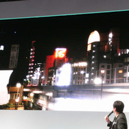 綺麗な夜景と、主張しすぎな看板