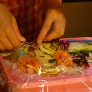 ガッツ石松さんが「こんなことになってんゾー！」 ― 新型PS Vita発売キャンペーンCM「宣言篇」公開、サイトでは壁紙配信も