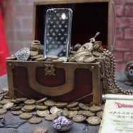 【CEATEC 2013】メタルスライムでできた「ドラクエスマホ」をチェック!クラウド版『ドラゴンクエストX』も体験