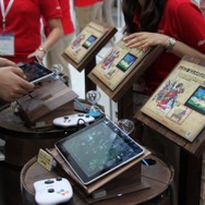 【CEATEC 2013】メタルスライムでできた「ドラクエスマホ」をチェック!クラウド版『ドラゴンクエストX』も体験