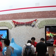 【CEATEC 2013】メタルスライムでできた「ドラクエスマホ」をチェック!クラウド版『ドラゴンクエストX』も体験