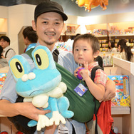 『ポケットモンスター X・Y』ついに発売!店頭では、発売を待ち焦がれるファンにより長蛇の列が