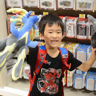 『ポケットモンスター X・Y』ついに発売!店頭では、発売を待ち焦がれるファンにより長蛇の列が