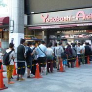 『ポケットモンスター X・Y』ついに発売!店頭では、発売を待ち焦がれるファンにより長蛇の列が