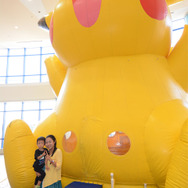 多くのファンが発売日を祝いました