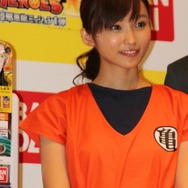 吉木りさ、「ドラゴンボール」の武道着姿を披露・・・カードゲーム発表会で