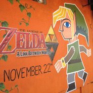 『ゼルダの伝説 神々のトライフォース2』に登場する“壁画リンク”がゲームショップの壁に登場