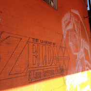 『ゼルダの伝説 神々のトライフォース2』に登場する“壁画リンク”がゲームショップの壁に登場