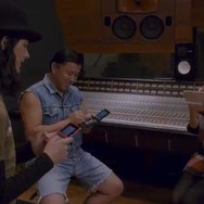 トリンドル玲奈、ボーカルデビュー!?『大合奏!バンドブラザーズP』TVCM公開 ─ スギちゃんや栗原類の姿も