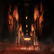 絵画が掲げられた長い廊下