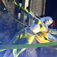 PVに映し出される妖しく舞う女性