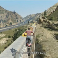他にも色々なことができる。バイクで列車に飛び乗ろうとして・・・⇒